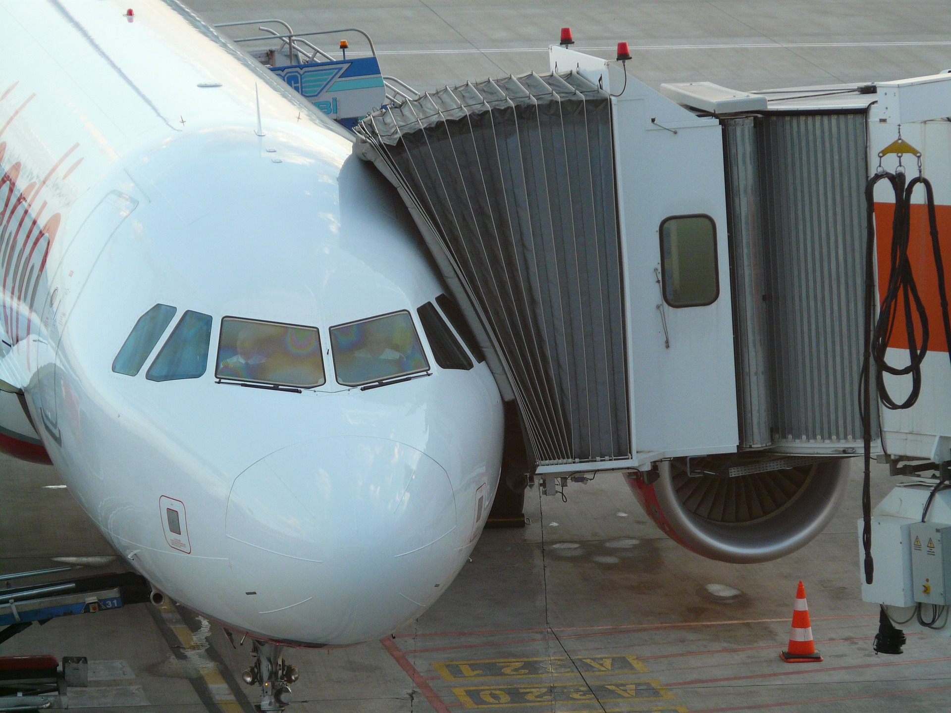 Sturz in Flugastbrücke – Airlines haften für Schäden